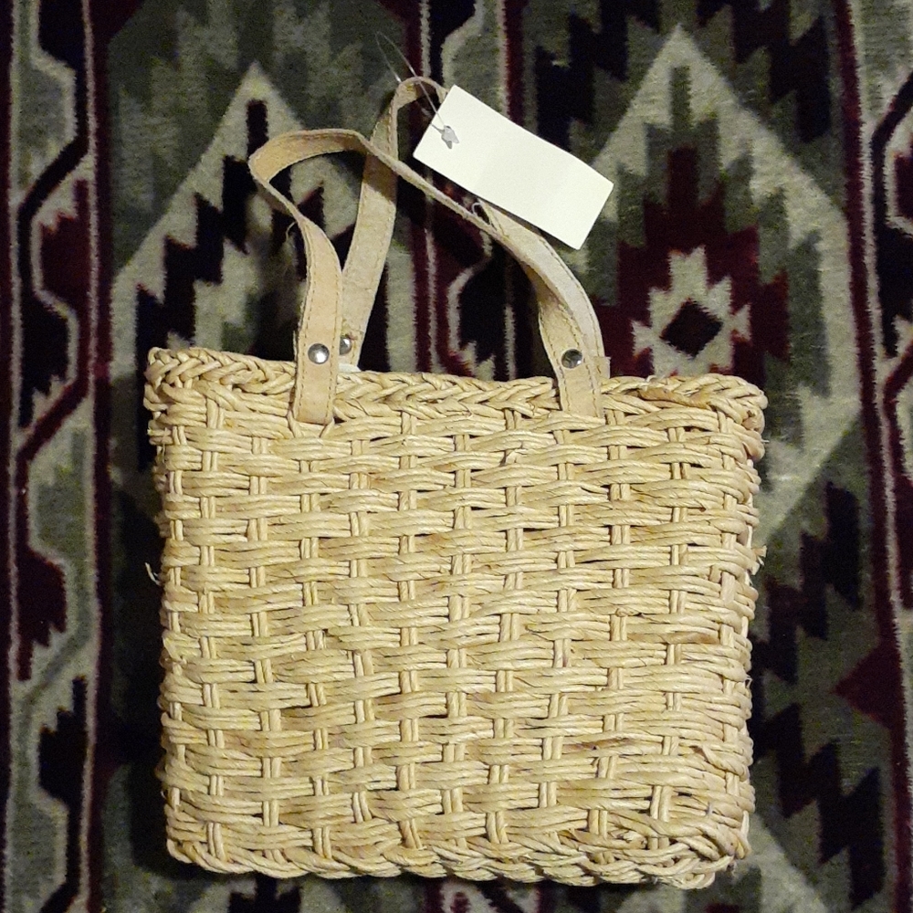 *NEW woven purse